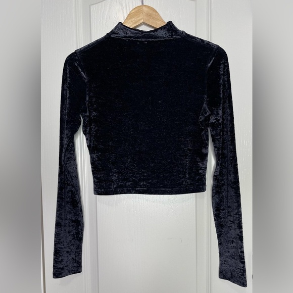 Lululemon All Aligned Mock Neck Crop Long Sleeve Crushed Velvet Black Top Size 6 - Picture 3 of 8